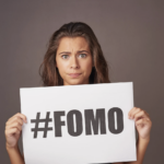 FOMO. Miedo a perderse algo.